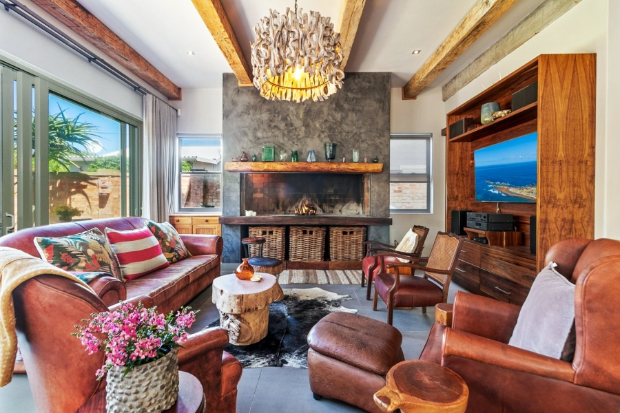 4 Bedroom Property for Sale in Buffalo Bay Western Cape